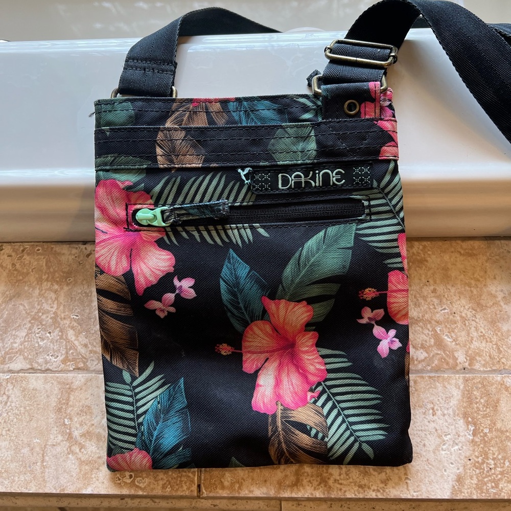 Dakine shoulder bag